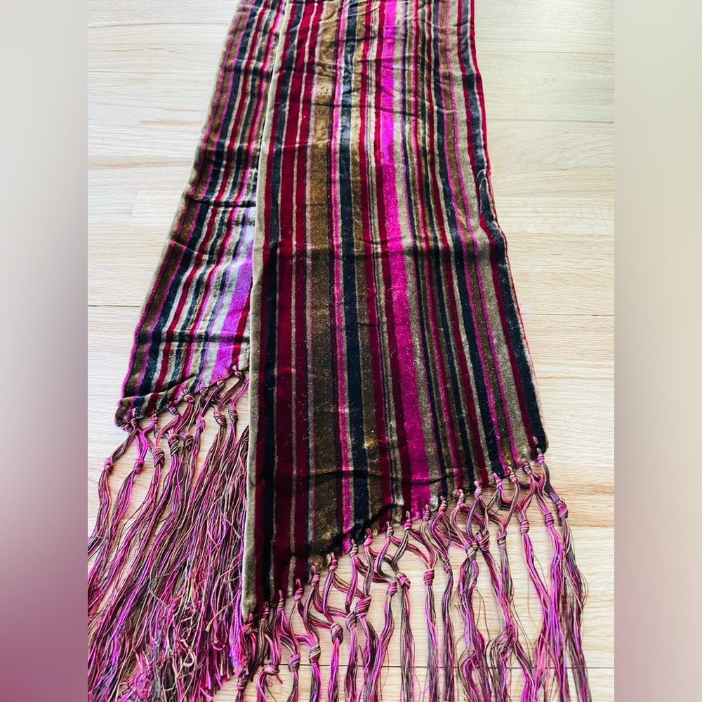 Velvety, soft scarf